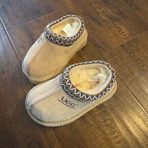 Brand new baby uggs size 4-5